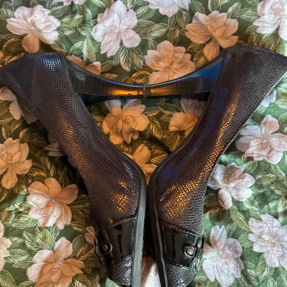 A2 by Aerosoles Benelux Black & Grey Snakeskin Pattern Pumps Size 8M - Picture 4 of 8